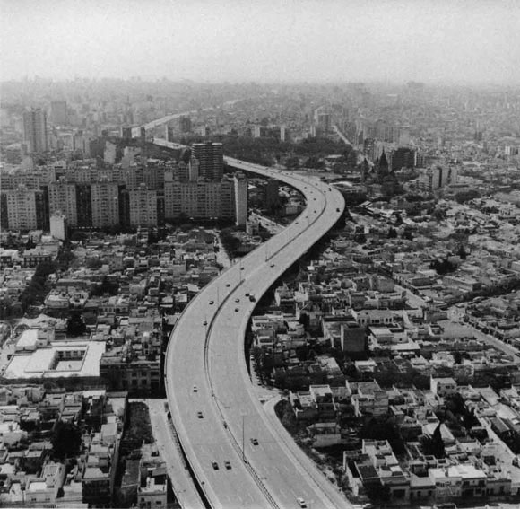 Autopista 25 de Mayo, desde el NO