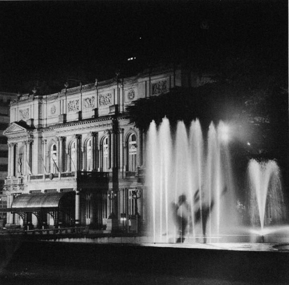 Fuente de los bailarienes, Teatro Colón